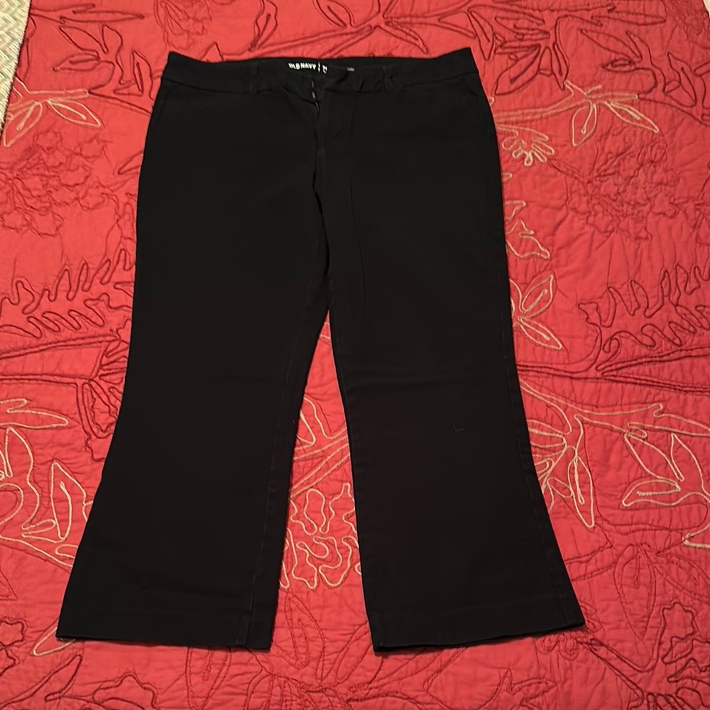 Old Navy Black Flare Pixie Capri Pants